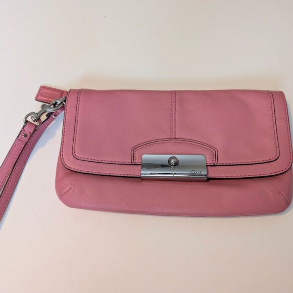 Coach branch Kristin Soft Leather pink wristlet/clutch - Picture 2 of 13